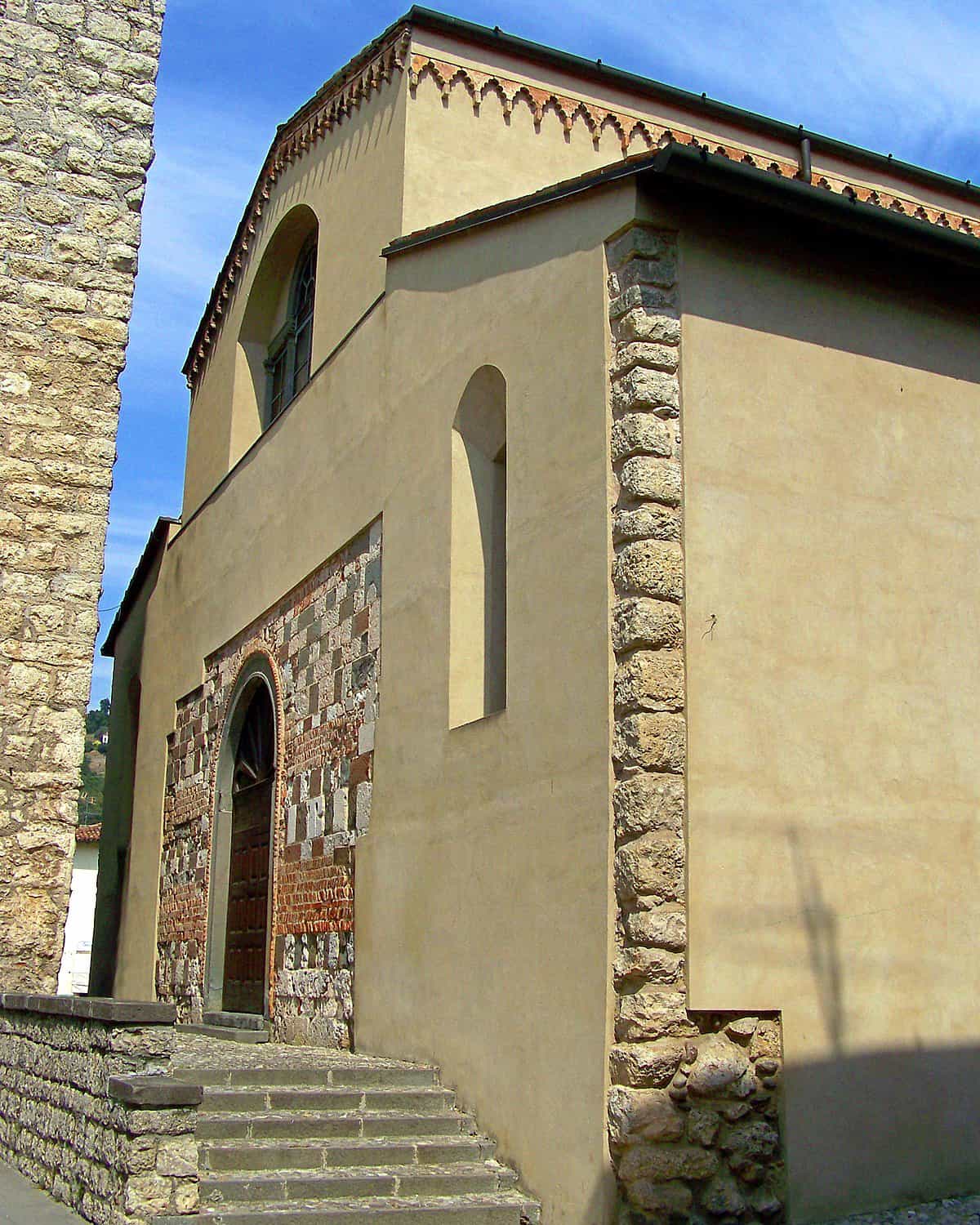 facciata d'ingresso della pieve di santa Maria Nascente